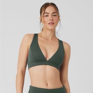 ALO Yoga Alosoft Show Stopper Bra – Dark Cactus